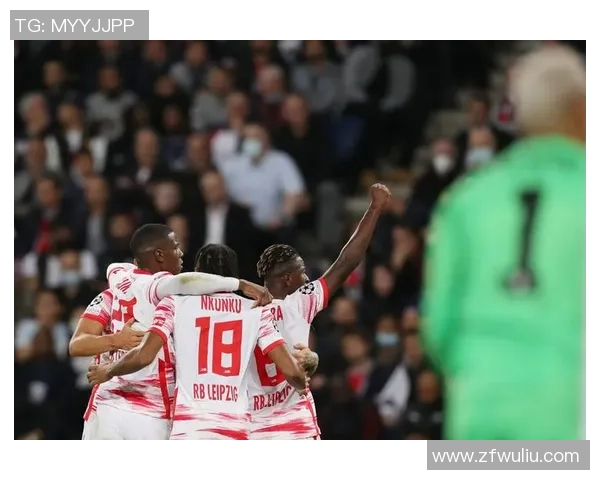 欧冠激战：那不勒斯与莱比锡战成平局红牌事件引发全场热议与转会传闻