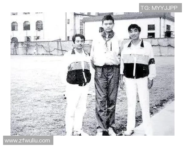 姚明与王诗的传奇故事:从篮球场到艺术殿堂的跨界之旅 姚明与王诗的传奇故事:从篮球场到艺术殿堂的跨界之旅