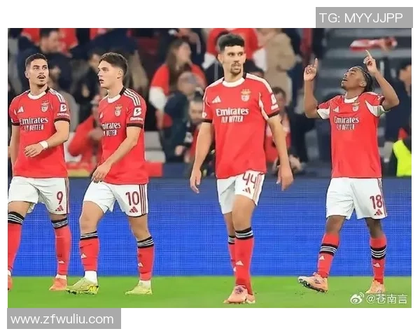 中超热战：那不勒斯与本菲卡激战成平局红牌事件引发全场热议